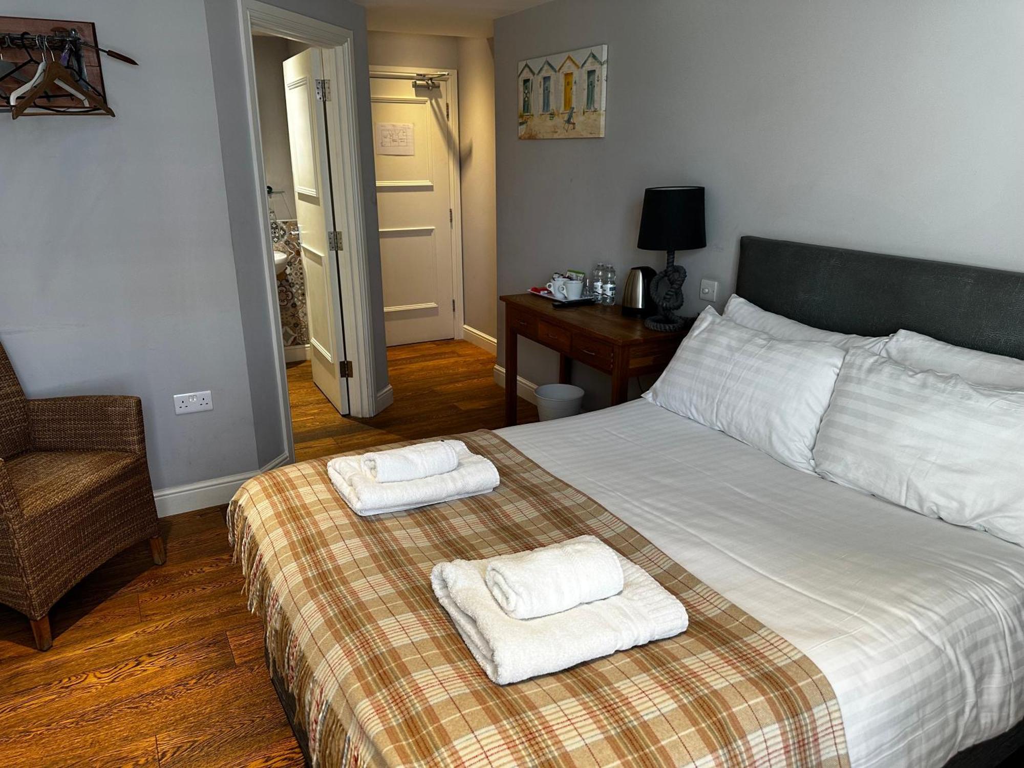 Castle Hotel Aberaeron Ngoại thất bức ảnh